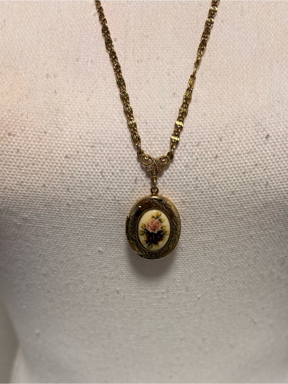 1928 Floral locket gold tone chain 26inch